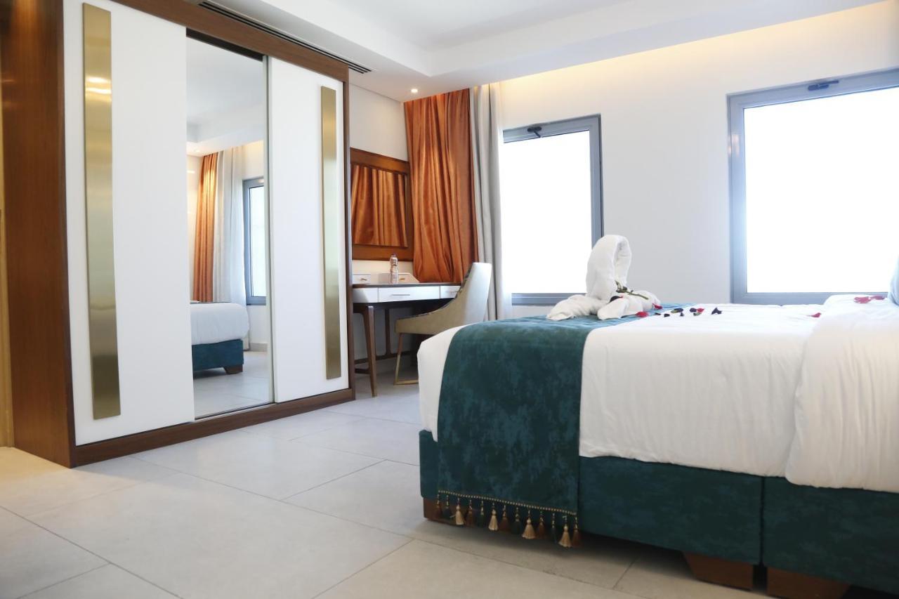 Waterfront Hotel Apartment Lusail Exteriér fotografie A bedroom at the hotel
